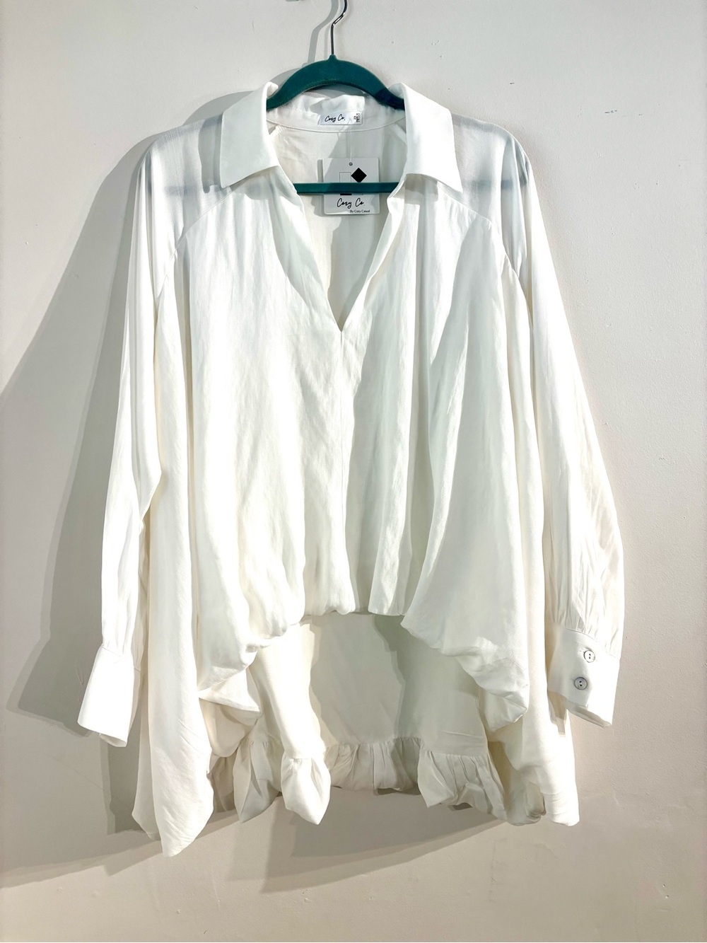 NWT Cozy Casual White V-Neck High-Low Bubble Hem Airy Blouse